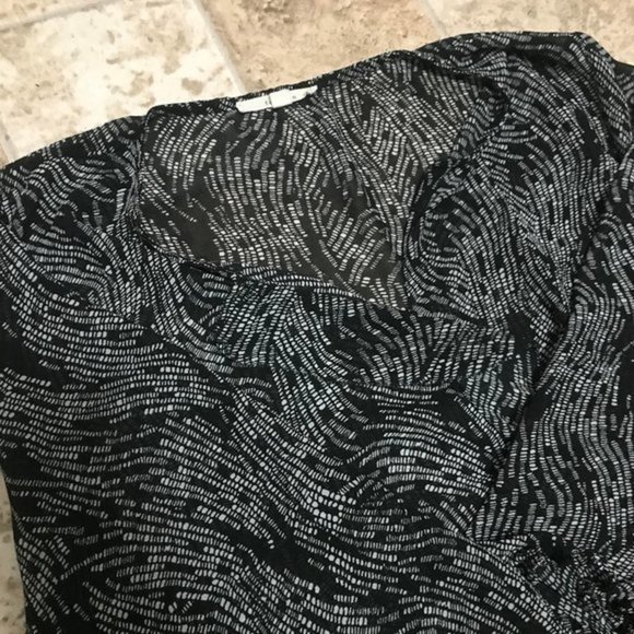 fun2fun Black & White Pattern Ruffle Neck/… - Picture 6 of 6